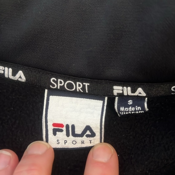 Fila black jacket vest. Lightweight and comfortable. Size small - Picture 3 of 5